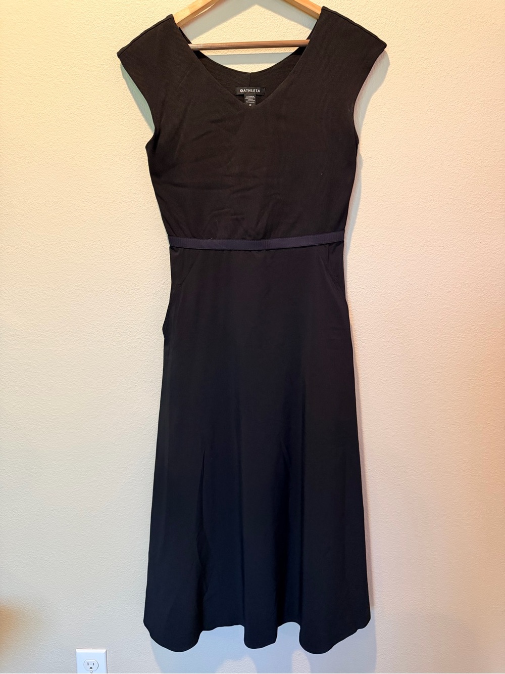 Athleta Black Cutout Back Midi Dress Size Medium #0132